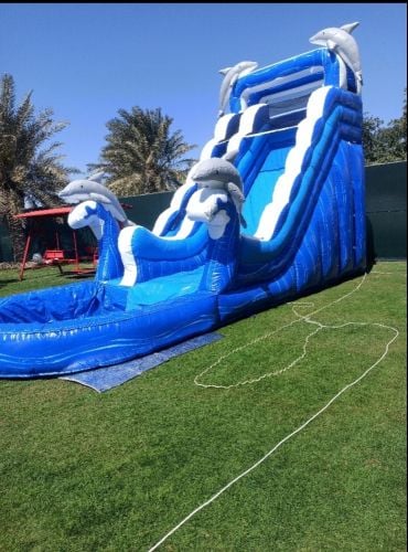 للايجار نطاطيات صغيرة مع بركة