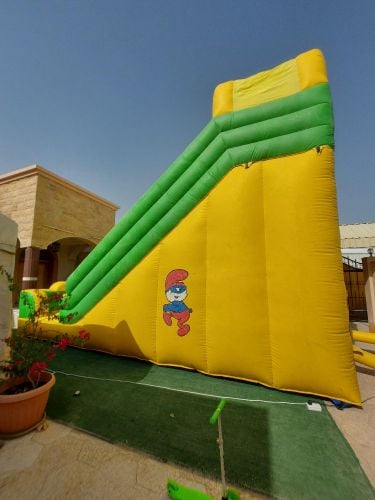 للايجار نطاطيات صغيرة مع بركة