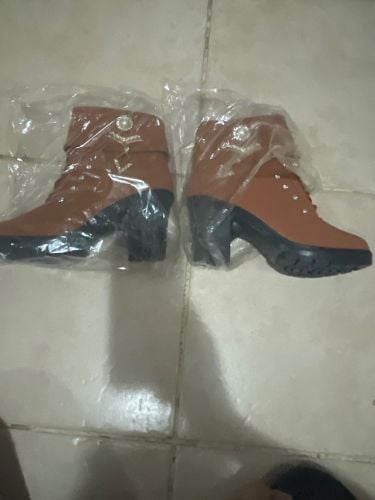 أحذية نسائية جديدة مو مستعملة 