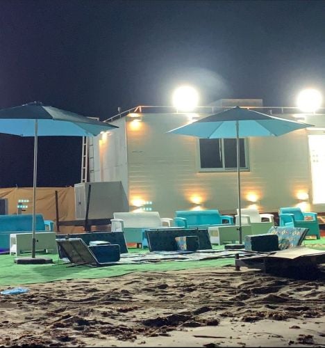 Luxurious cabin for rent on beach