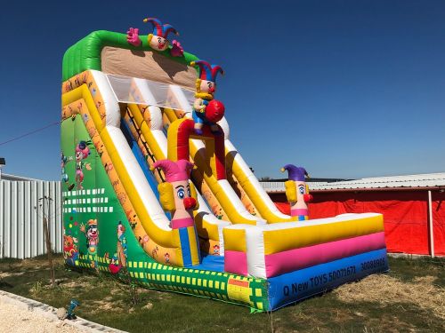 زحليقة نطاط قابلة للنفخ للإيجار