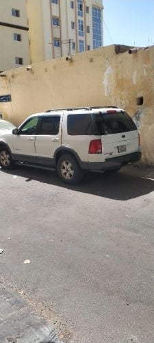 سياره فورد اكسبلورر موديل 2004