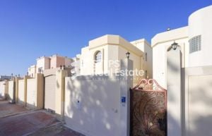 فيلا واسعة 6 غرف نوم للبيع