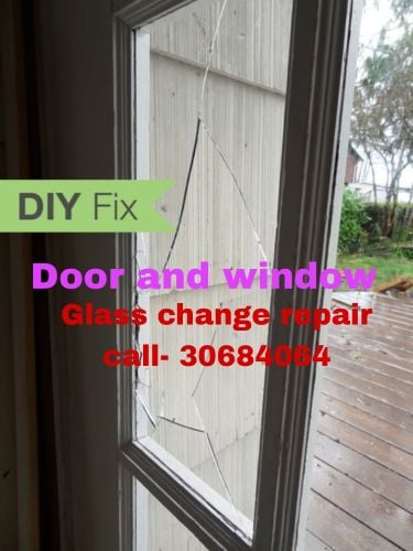 إصلاح وصيانة الأبواب الزجاجية