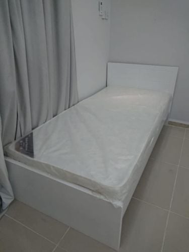 سرير خشبي وحديدي جديد ، دولاب