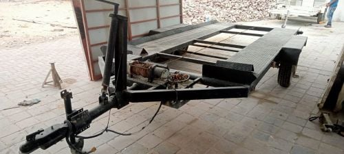 سطحة لسيارات مع ونش بحالة ممتازة