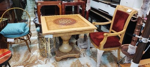 طاولة الطعام