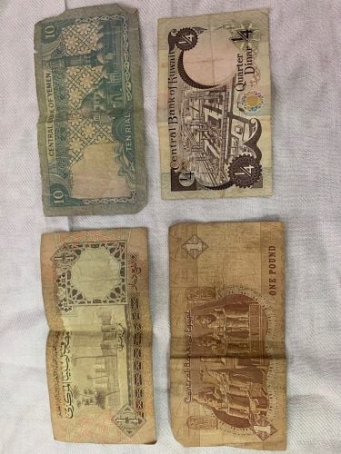 ٤ ورقات نقدية قديمة مميزة وممتازة