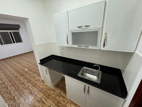 ستوديو نظيف جدا في الغرافه 