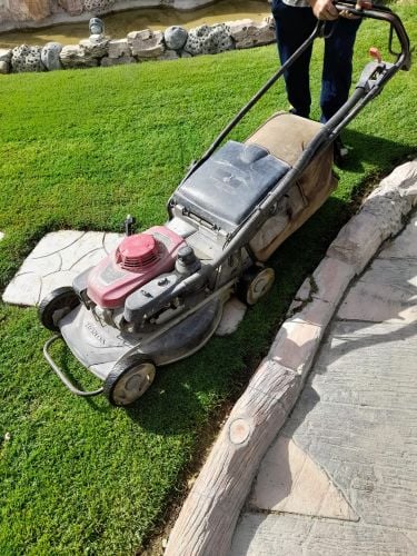 لقص الحشيش ومتابعة شهريه للحدائق