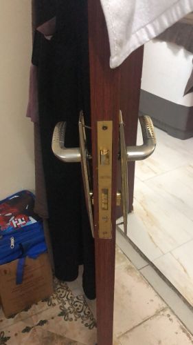 تصليح الأبواب