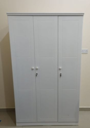 3,4 door cupboard available.
