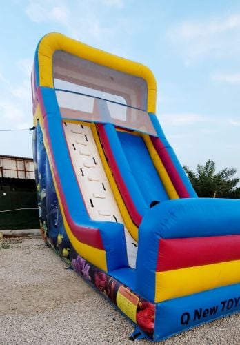 للايجار نطاطيات مع بركة او ملعب ص