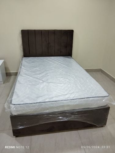 نحن نبيع السرير والخزانة والمراتب