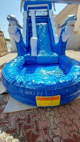 للايجار نطاطيات صغيرة مع بركة