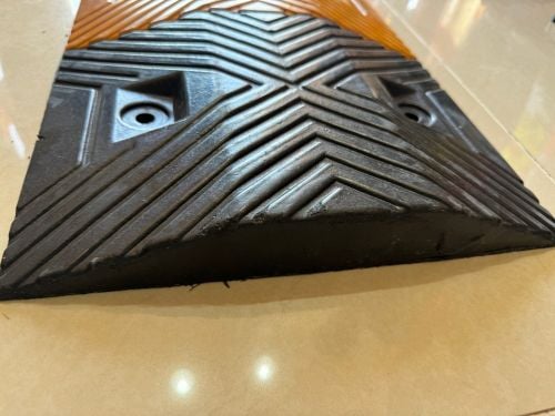 مطبات بلاستيك