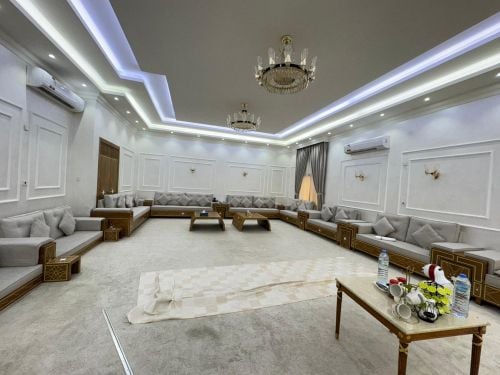 تنجيد وصيانة الكراسي والكتب بأقل