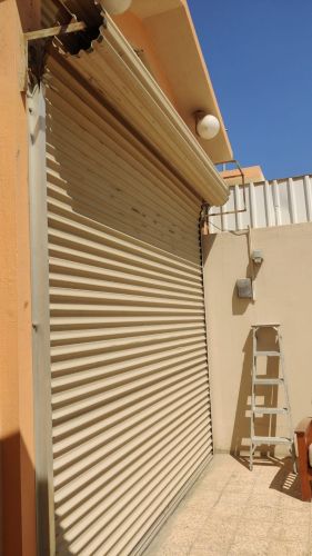 Maintenance of rolling shutters