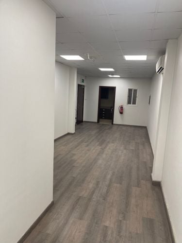 للإيجار مكتب