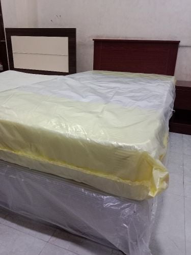 single box bed white mattress
