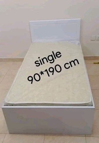 سرير مفرد خشبي جديد