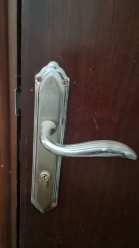 Opening closed doors without brea