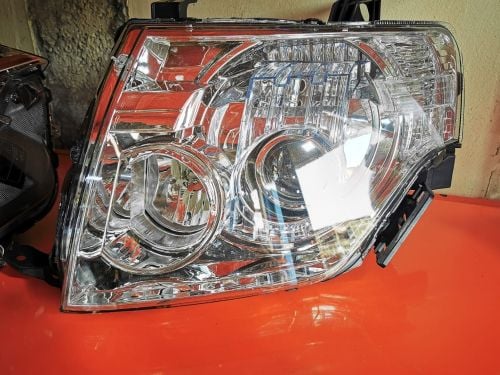 Mitsubi Pajero Headlamp Japan