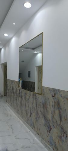 الديكورات والمرايات والدهانات