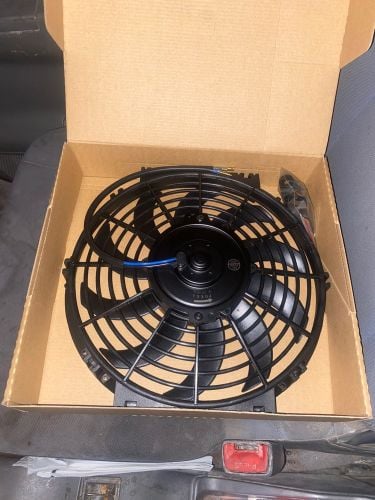 مروحة تبريد للسيارة