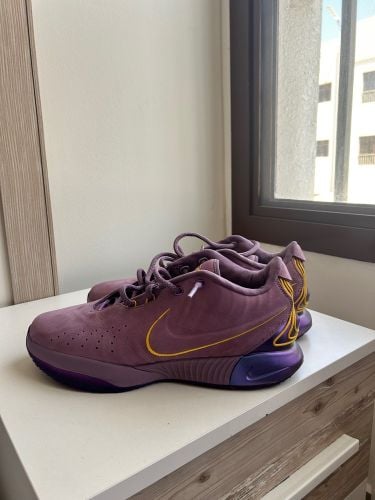 Lebron 21 shoe