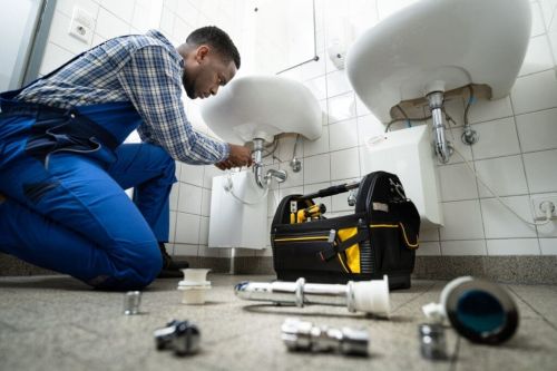 طلب عمل فني سباك  أو صيانة كهربا