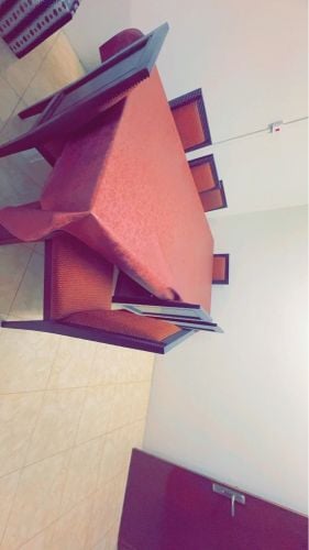 طاولة خشب مستعمله كأنها جديدة 