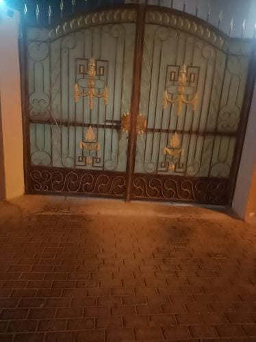 صبغ الابواب والغرف