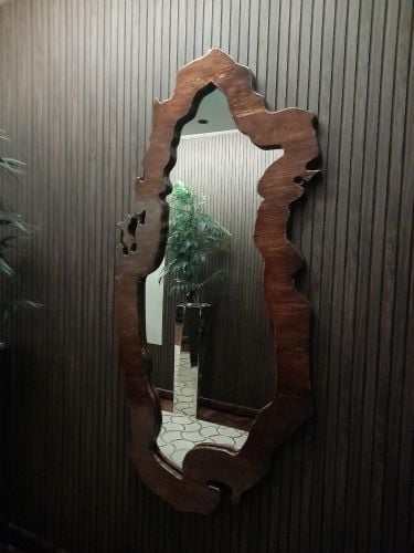 مرايا على شكل خريطه قطر
