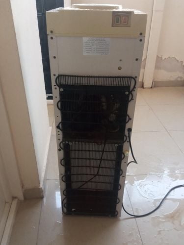كولر للبيع فيه ثلاجه شبه جديد