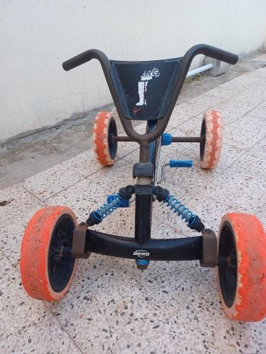 للبيع سيارة الاطفال