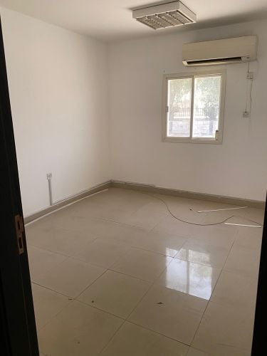 محلات تجارية وشقق سكنية بالوعب  
