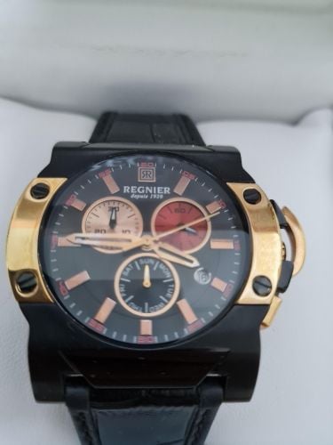 للبيع ساعة قيمة جديدة لم تلبس