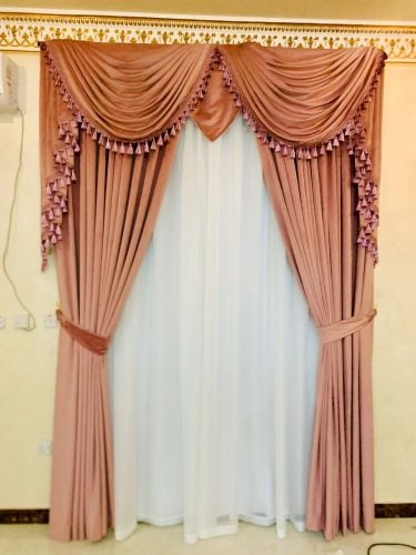 مضيف الستائر