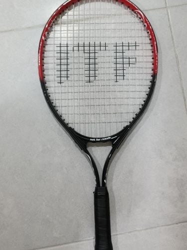 عدد ١ مضرب تنس مع جراب