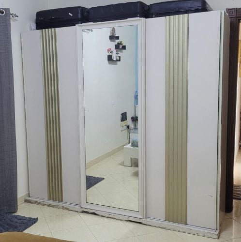 sliding door wardrobe