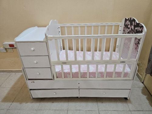 سرير اطفال