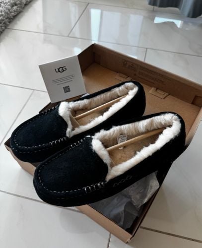 UGG