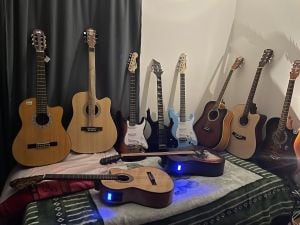 آلات موسيقية للبيع