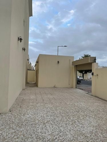 لبيع فلتين متلاصقات بالمرة شرقيه