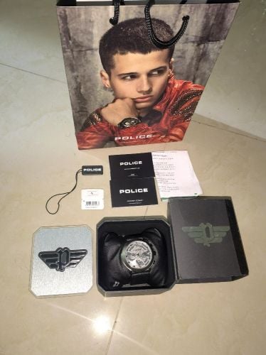 Police Watch bought for 1100 Qr