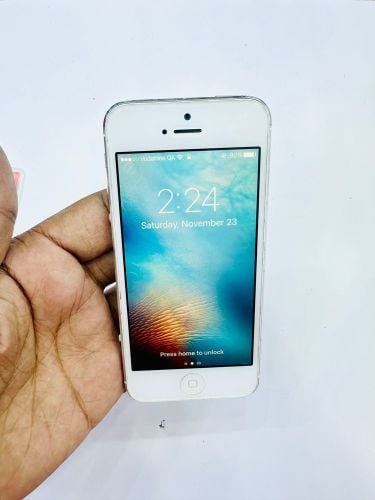 iPhone 5 GB16 