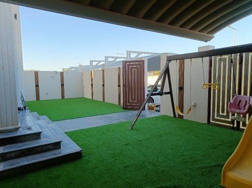 سجادة العشب الصناعي وديكور المنزل
