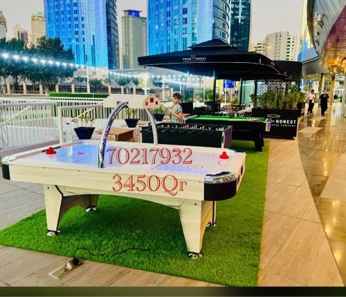 Air hockey table 