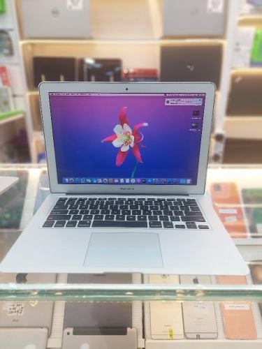 آبل ماكبوك اير آيفاي